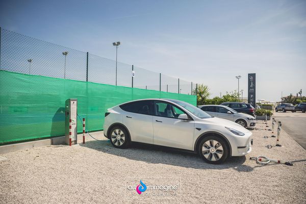 Hotels with electric car charging